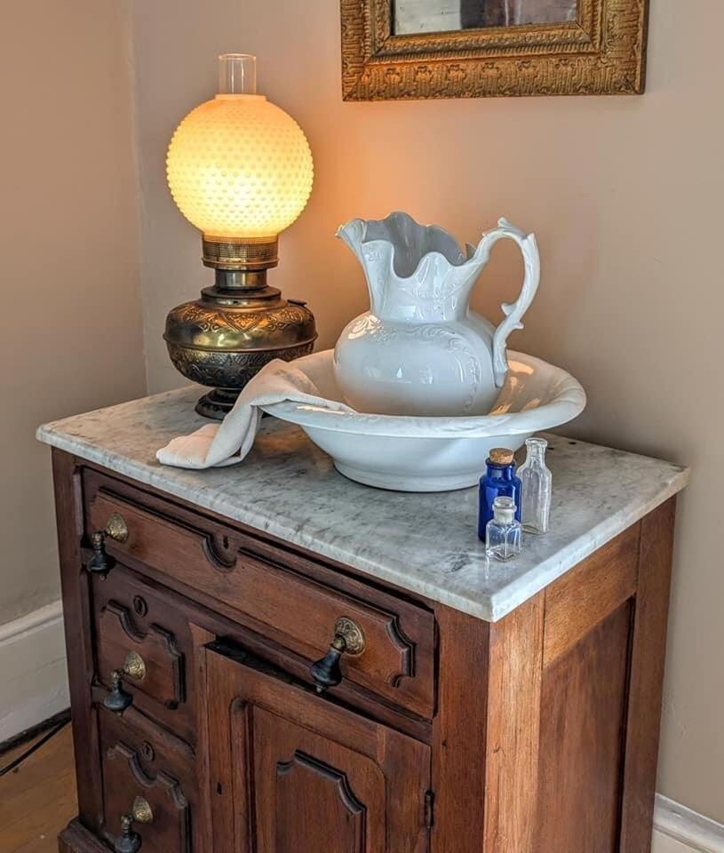 Downtown Historic Home, Easy Walk From State Street * Bristol