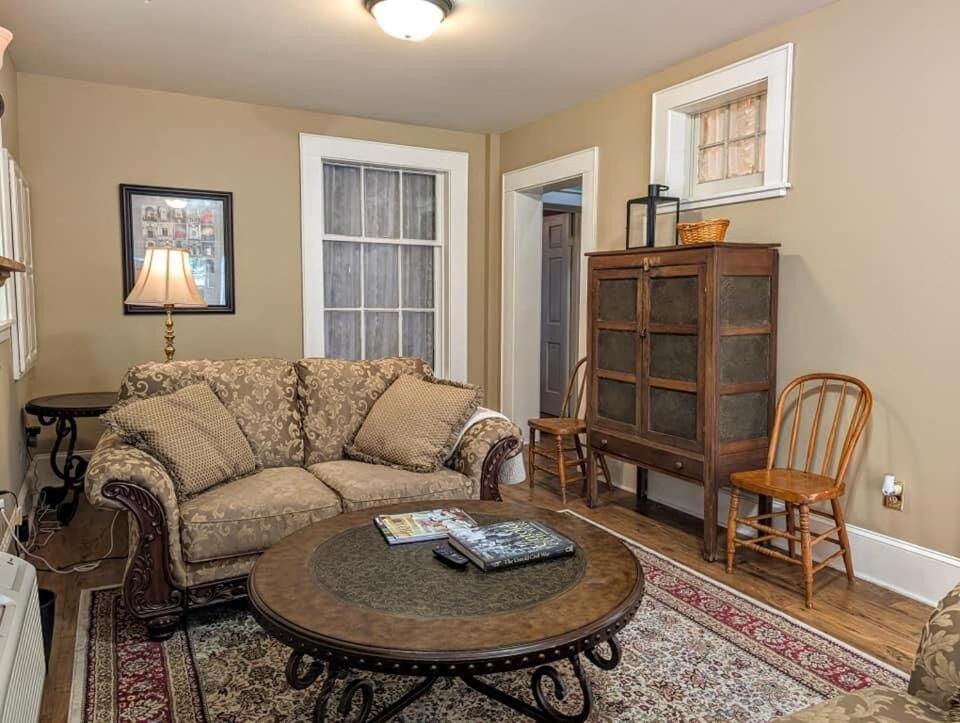 Downtown Historic Home, Easy Walk From State Street Holiday home Bristol