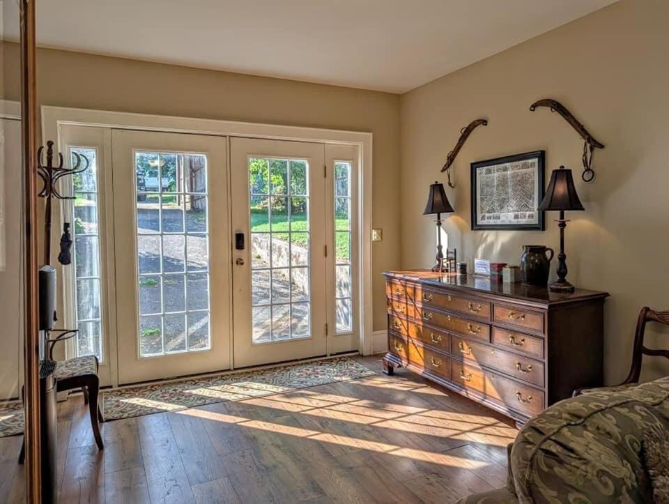 Downtown Historic Home, Easy Walk From State Street Holiday home