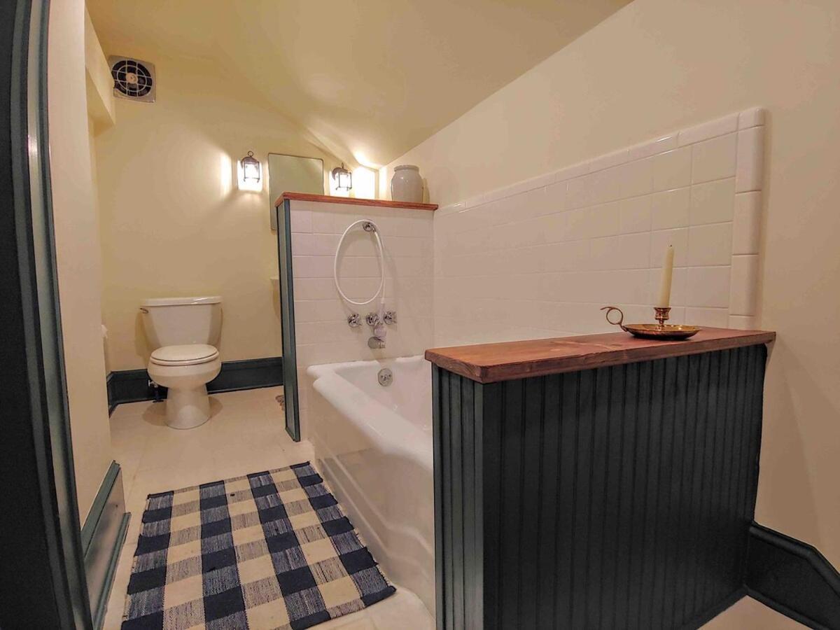 Downtown Historic Home, Easy Walk From State Street Bristol