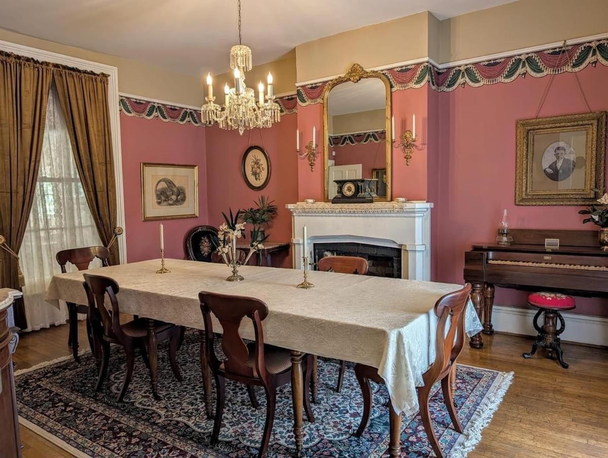 Holiday home Downtown Historic Home, Easy Walk From State Street *