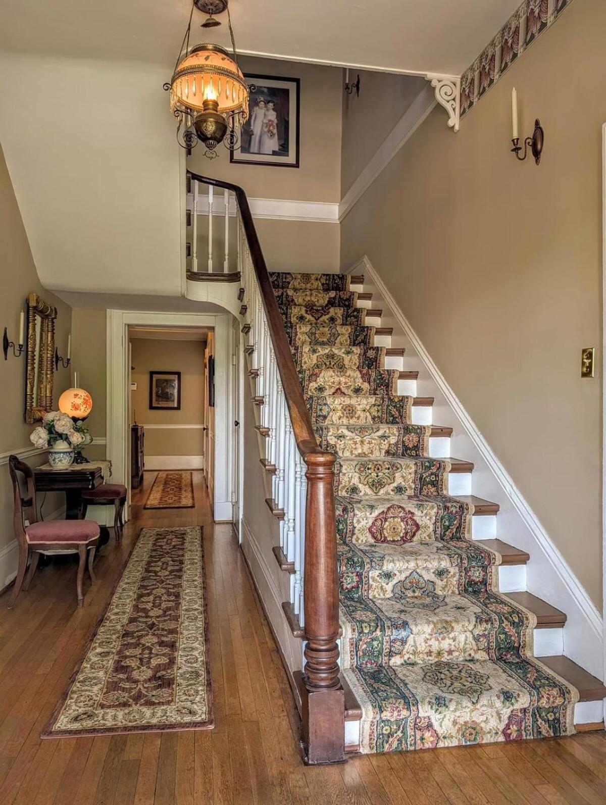 Holiday home Downtown Historic Home, Easy Walk From State Street